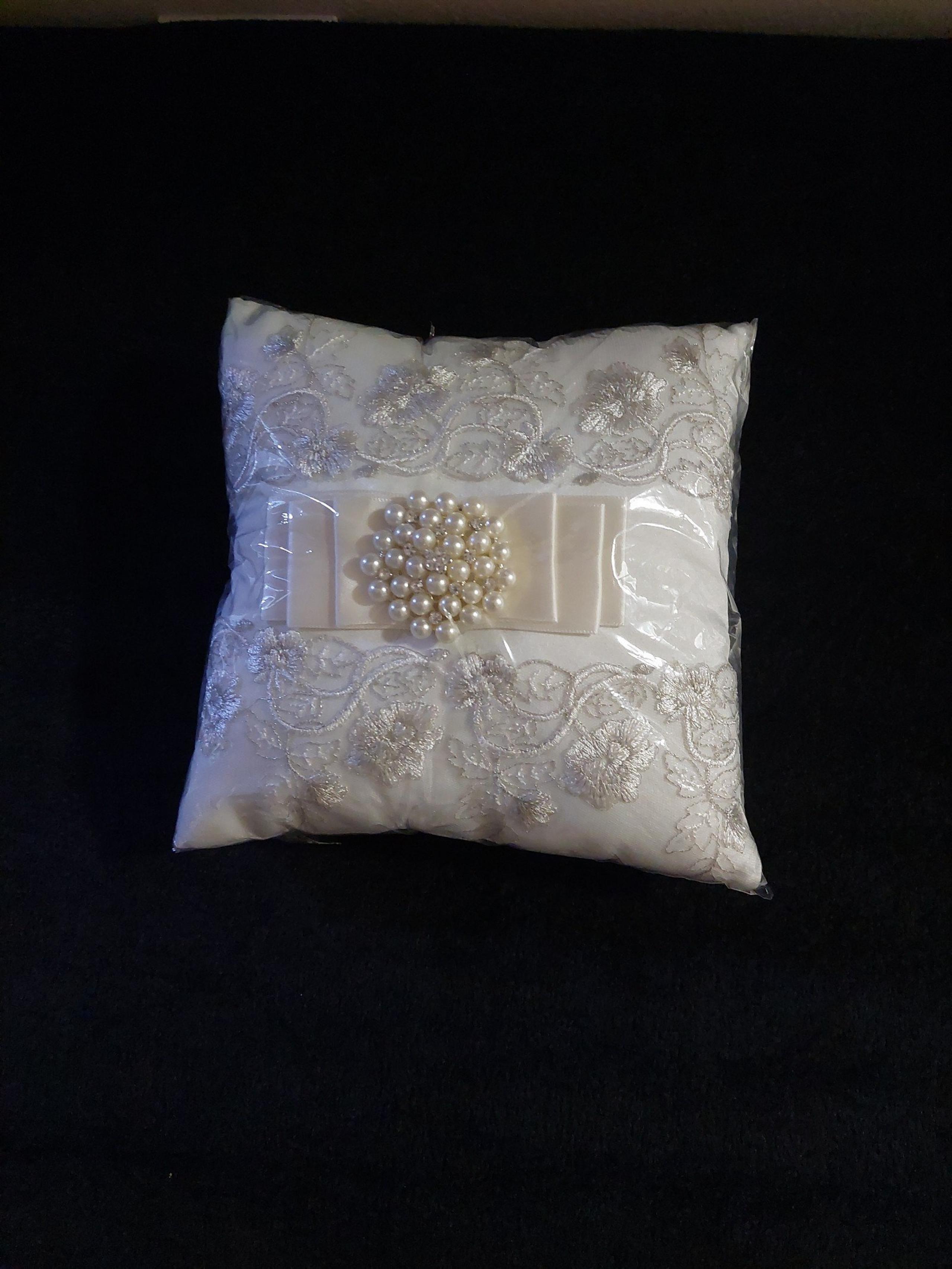 Ivory Ring Bearer Pillow ( BRAND NEW)