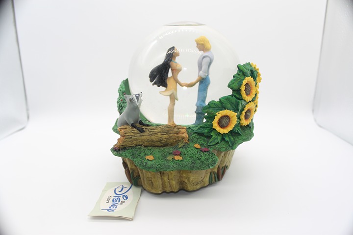 Disney POCAHONTAS & JOHN SMITH Musical Rotating Snow Globe Colors Of The Wind