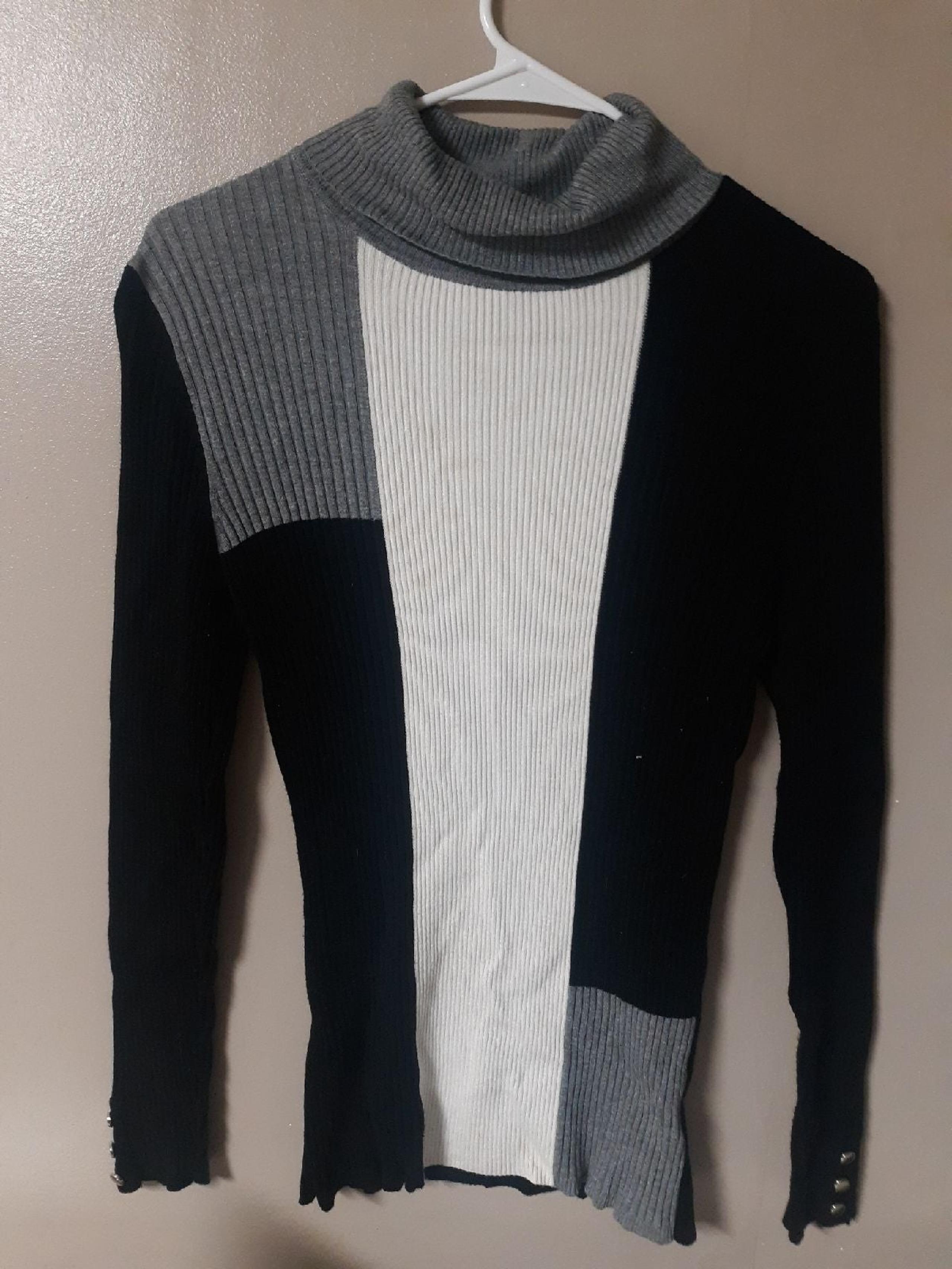 Ladies colorblock turtleneck sweater med