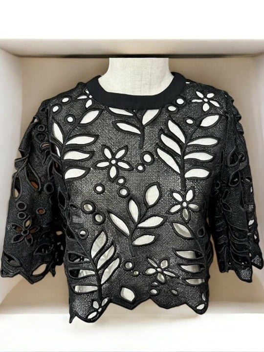 Gracia Black Lace Floral Cutout 3/4 Sleeve Zip Crop Top