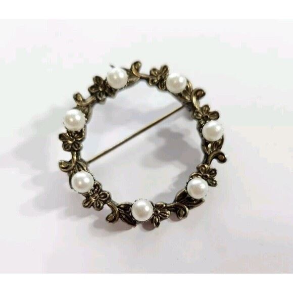 Vintage circle pin Floral Faux Pearl Round 1960's Style Romantic Cottage Core