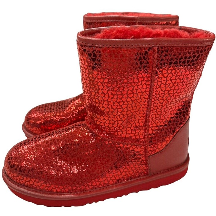 UGG Kids Classic II Gel Hearts (Big Kid) Unisex Boots 1151613K Size 4 Youth Red