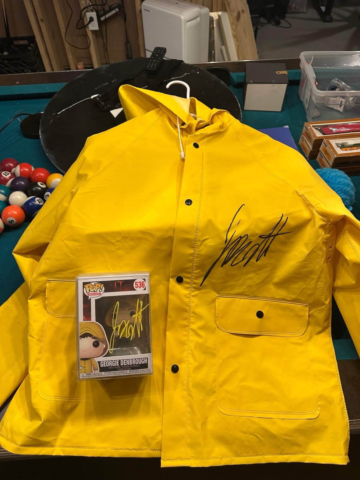 Stephen Kings IT movie actor Jackson Scott signed funko pop & rain coat Beckett