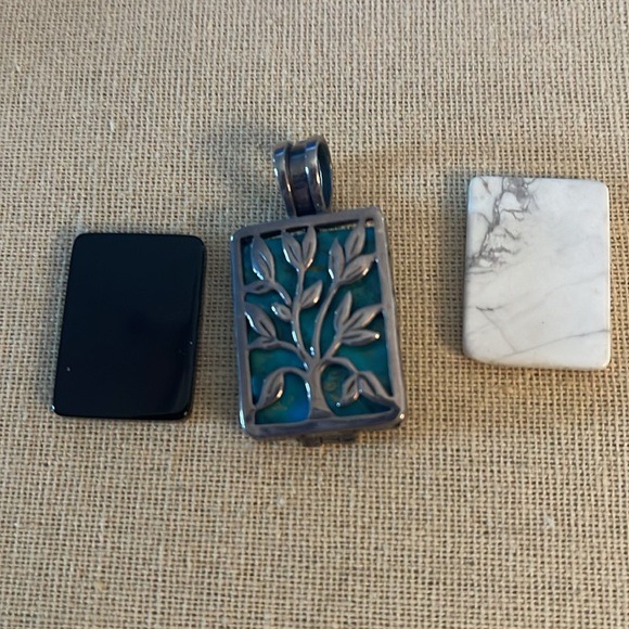 S1957 Silpada Interchangeable CHANGING pendant includes 3 inserts