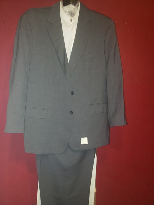 MEN'S SUIT