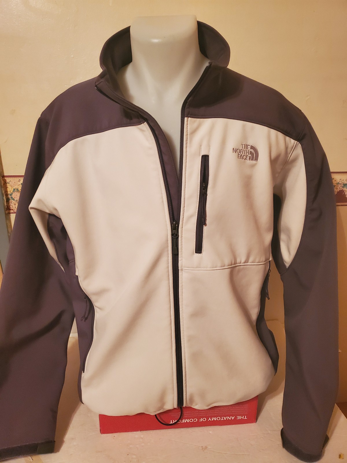 The North Face Softshell Performance Jacket Men's Size large Tan / Grey great co