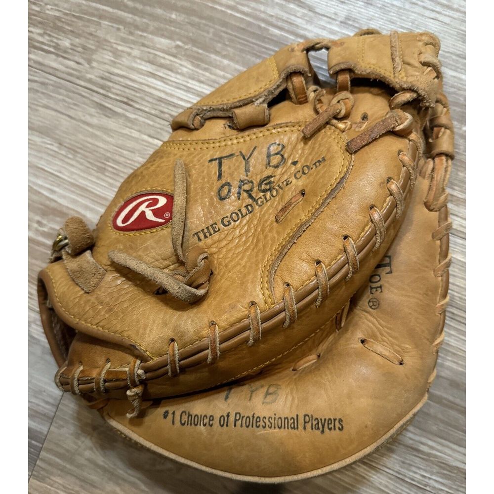 Rawlings RCM30 Catchers Mitt Joe Mauer RHT RHT Lite Toe Baseball Glove - Read