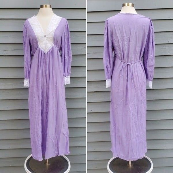 Vintage 70s Boho Dara Jane NWT Soft Purple and Lace V Neckline Slip Nightgown Lg