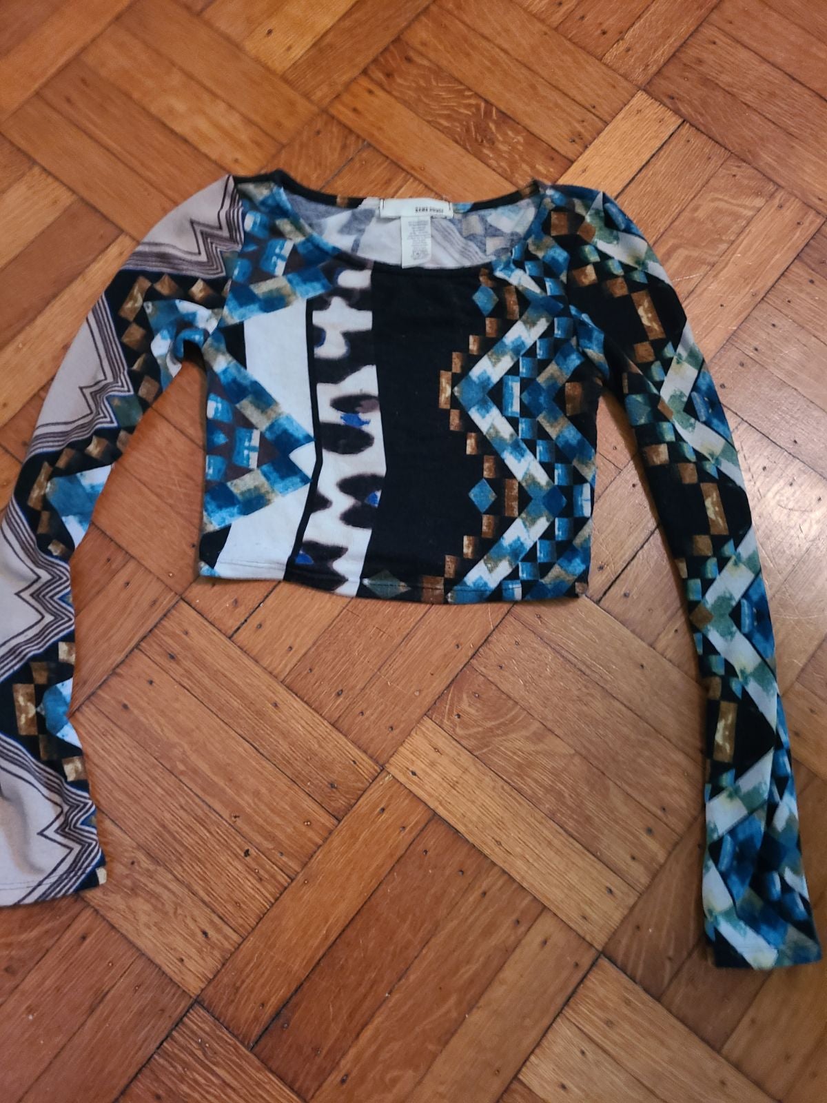Crop lightweight sweater or jersey