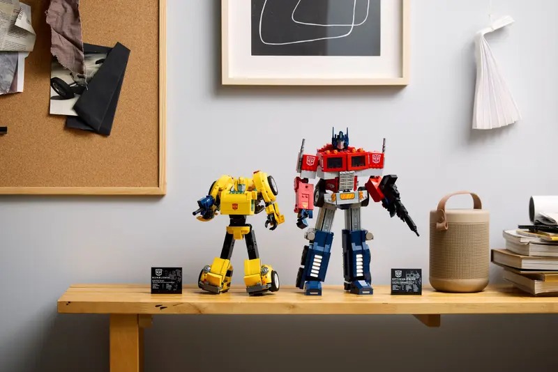 LEGO Bumblebee 10338, 950 Pieces