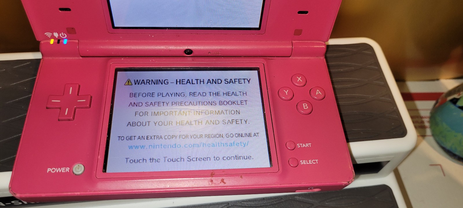 Nintendo DSi pink w game and stylus