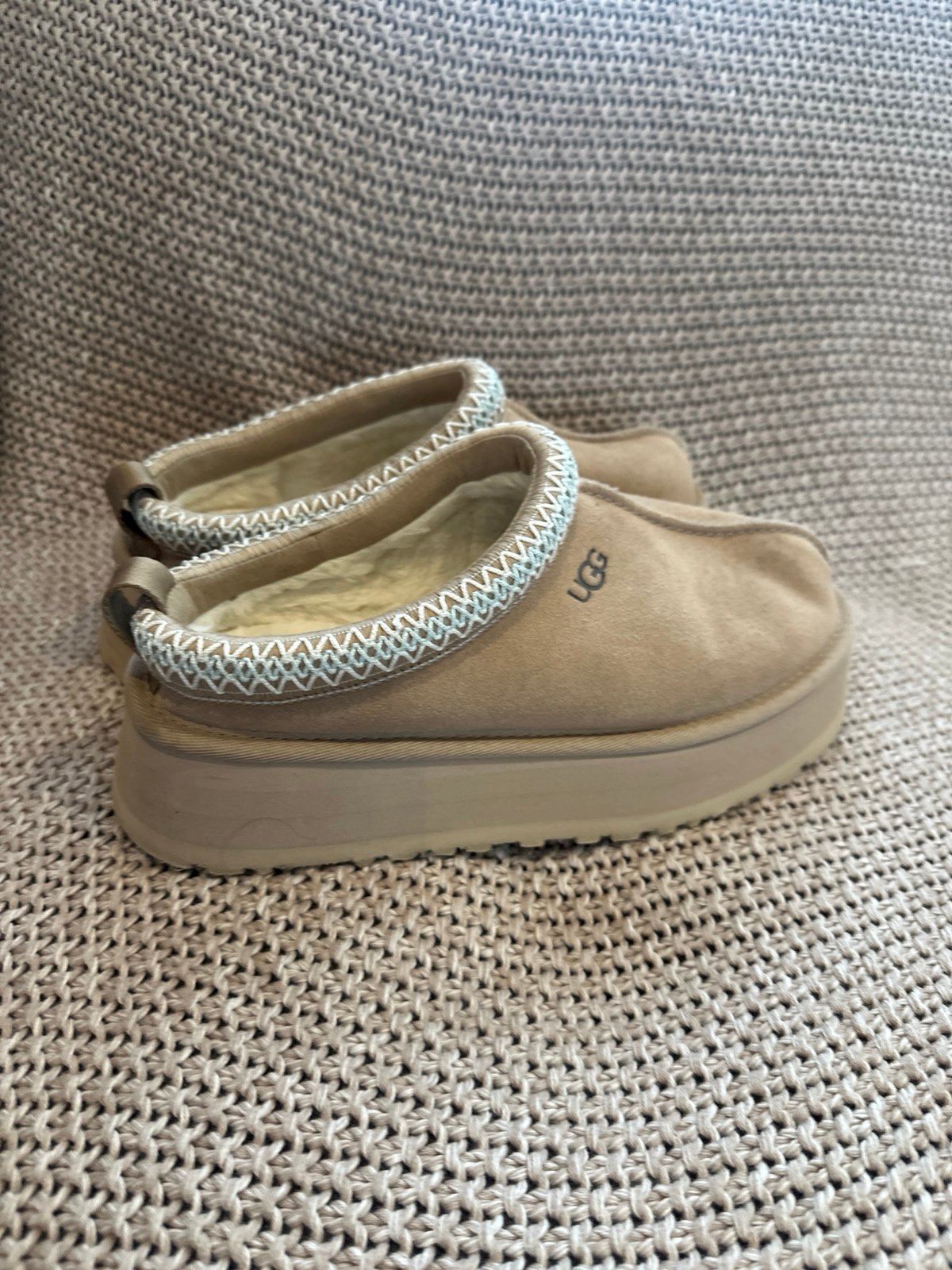 UGG Tazz slippers
