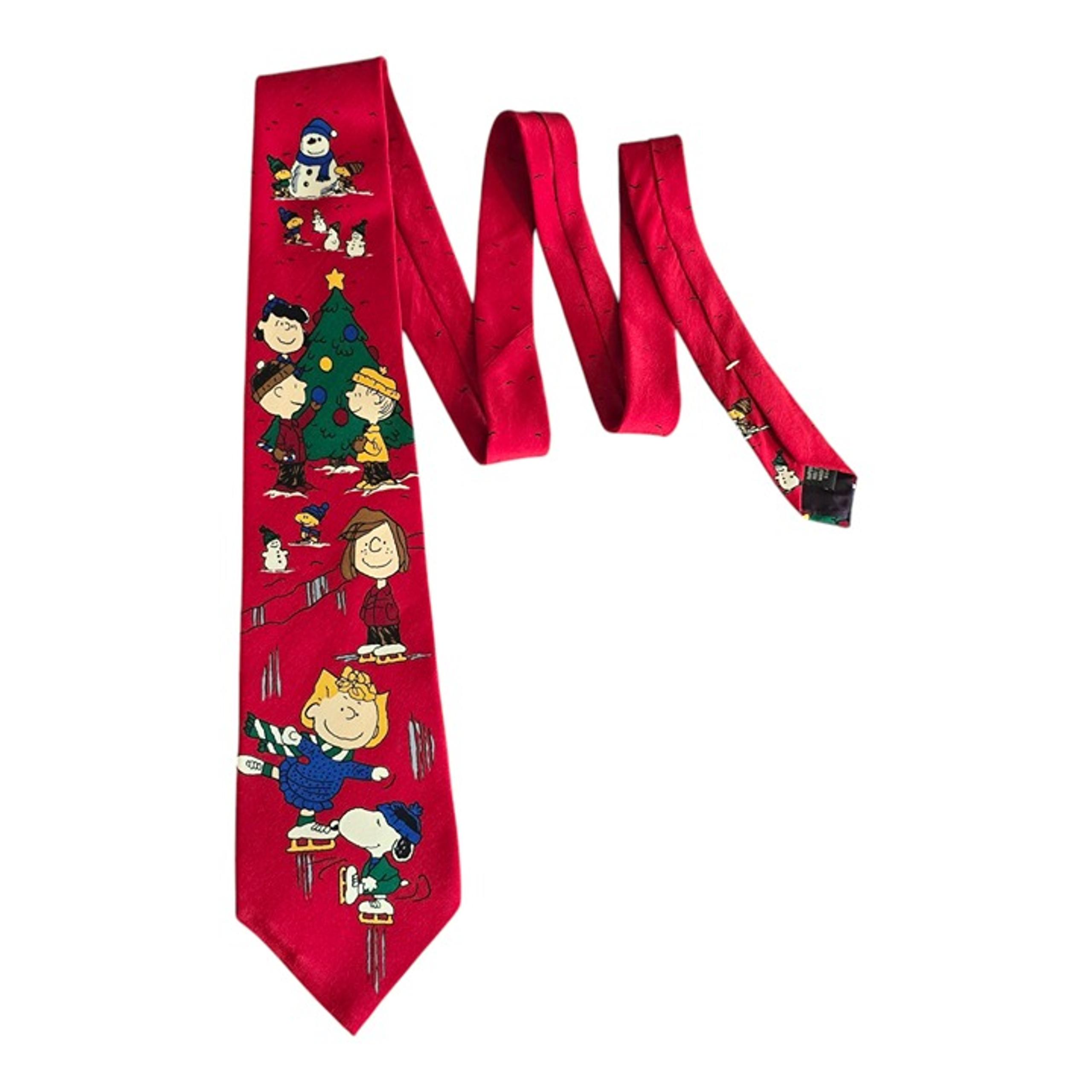 Peanuts Christmas Ice Skating Silk Necktie Tie Red Charlie Brown, Lucy, Snoopy