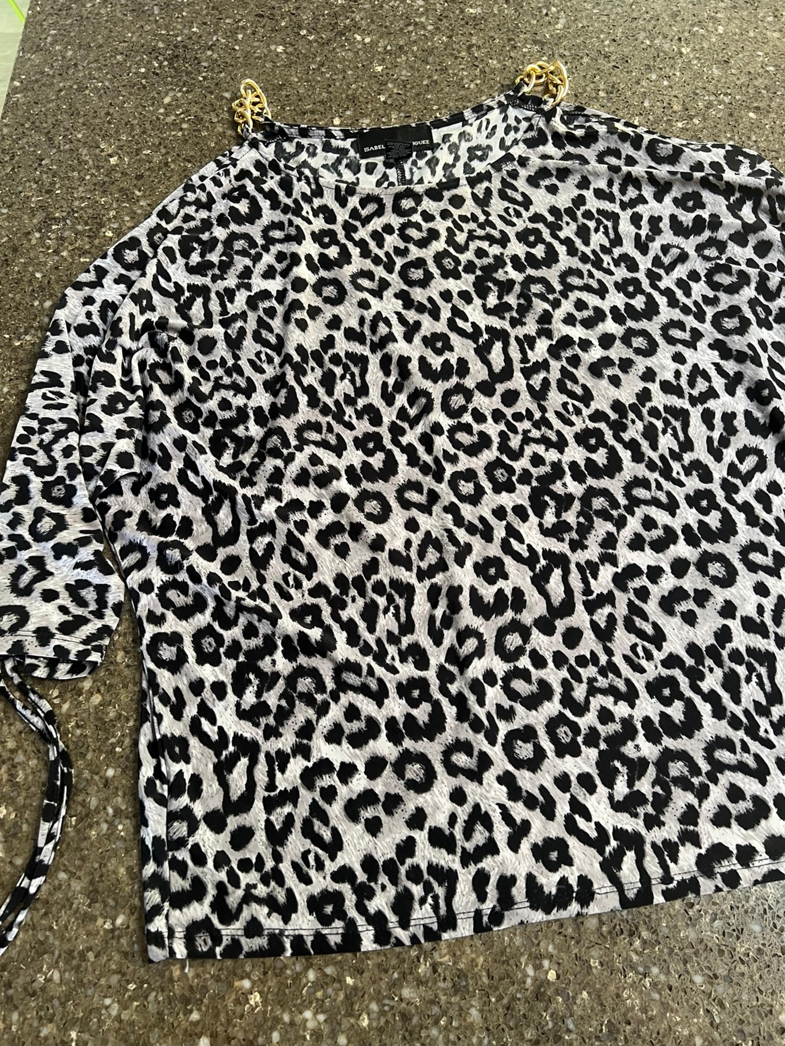 Isabella Rodriguez Women's Open Shoulder Animal Print Blouse Size S Chain Detail