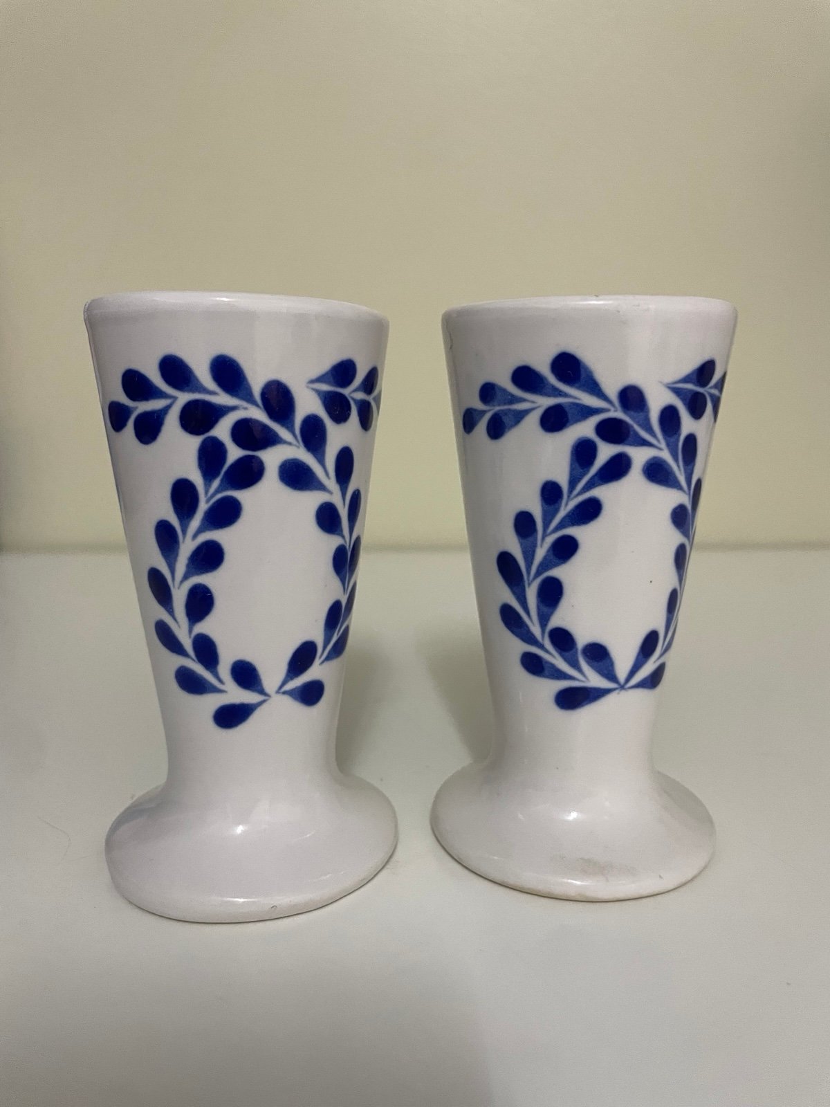 SET OF 2 CLASE AZUL HAND PAINTED WHITE BLUE TEQUILA SNIFTER SHOT GLASS