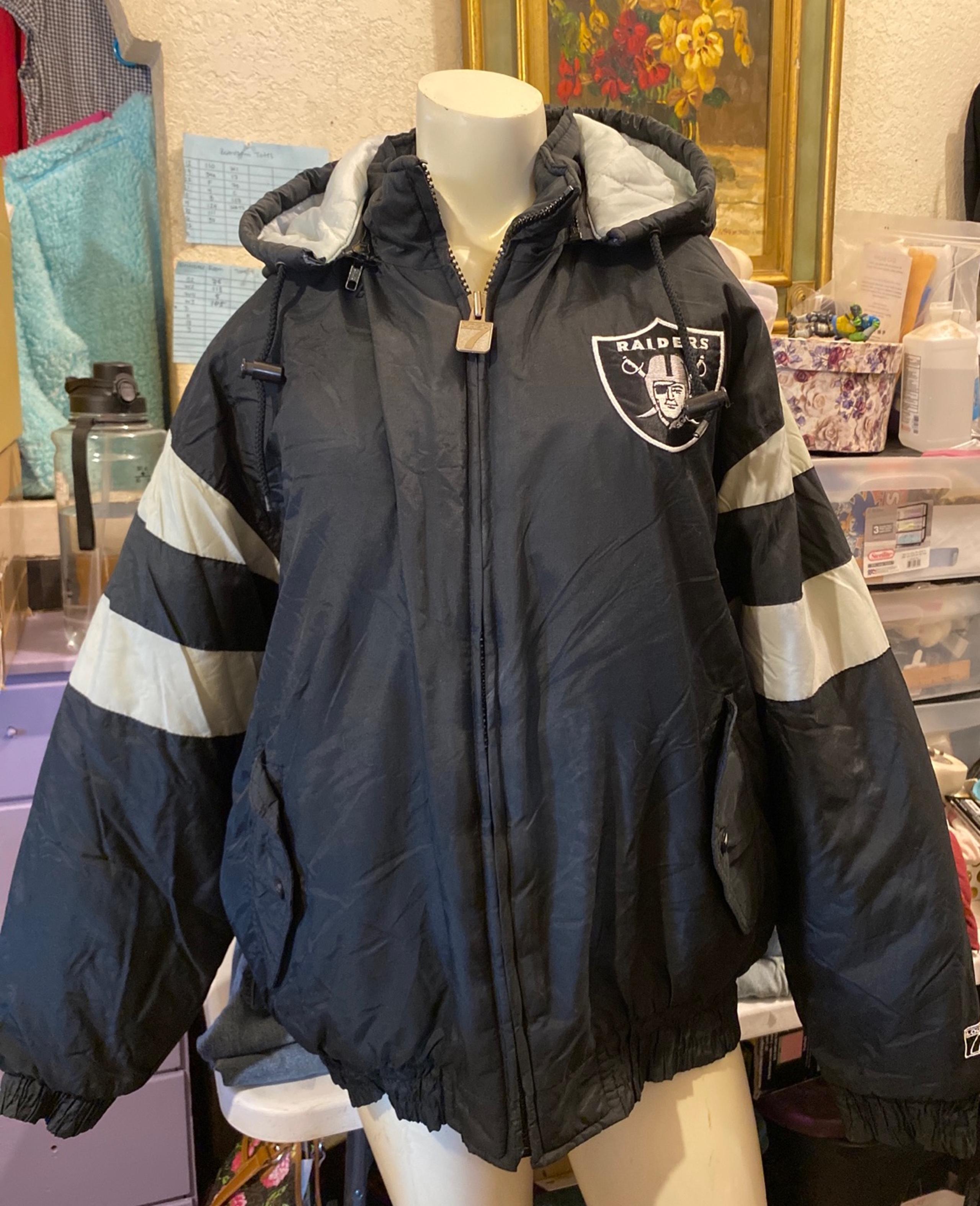 Mens Vintage Oakland Raiders puffer jacket size Medium - LOGO 7