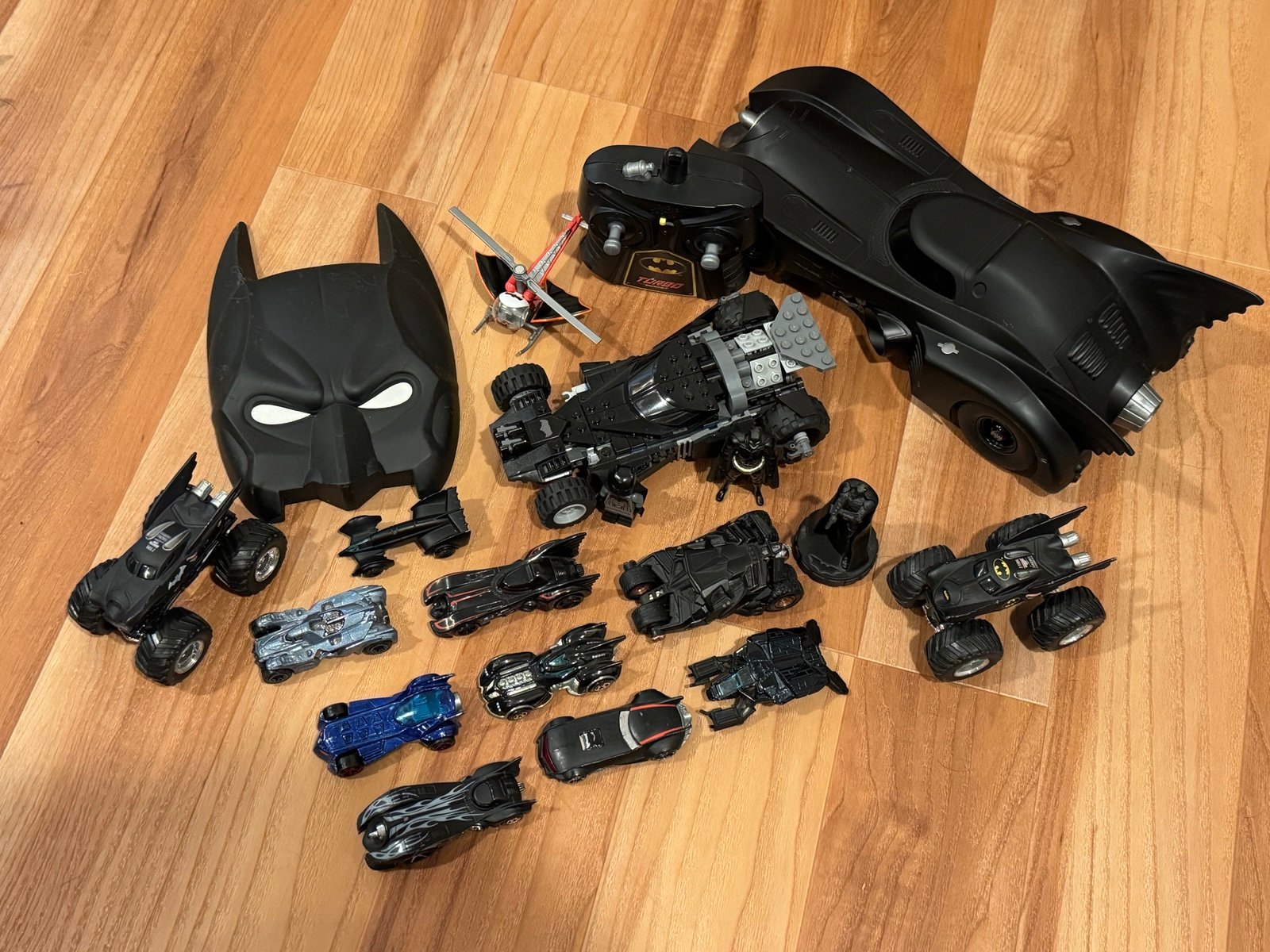 DC Comics Batman Bundle Hot Wheels Lego Remote Control Cowl