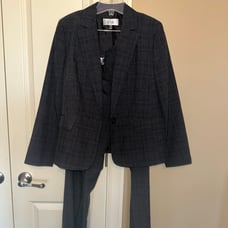 Size 10 Le Suit Dark Gray Window Pane with Tan Detail Women’s Suit
