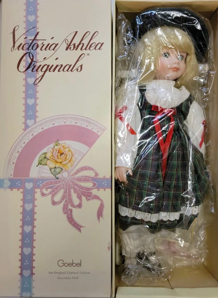 Victoria Ashlea Originals Karen Kennedy 142/2000 Jacqueline “School Days” Doll