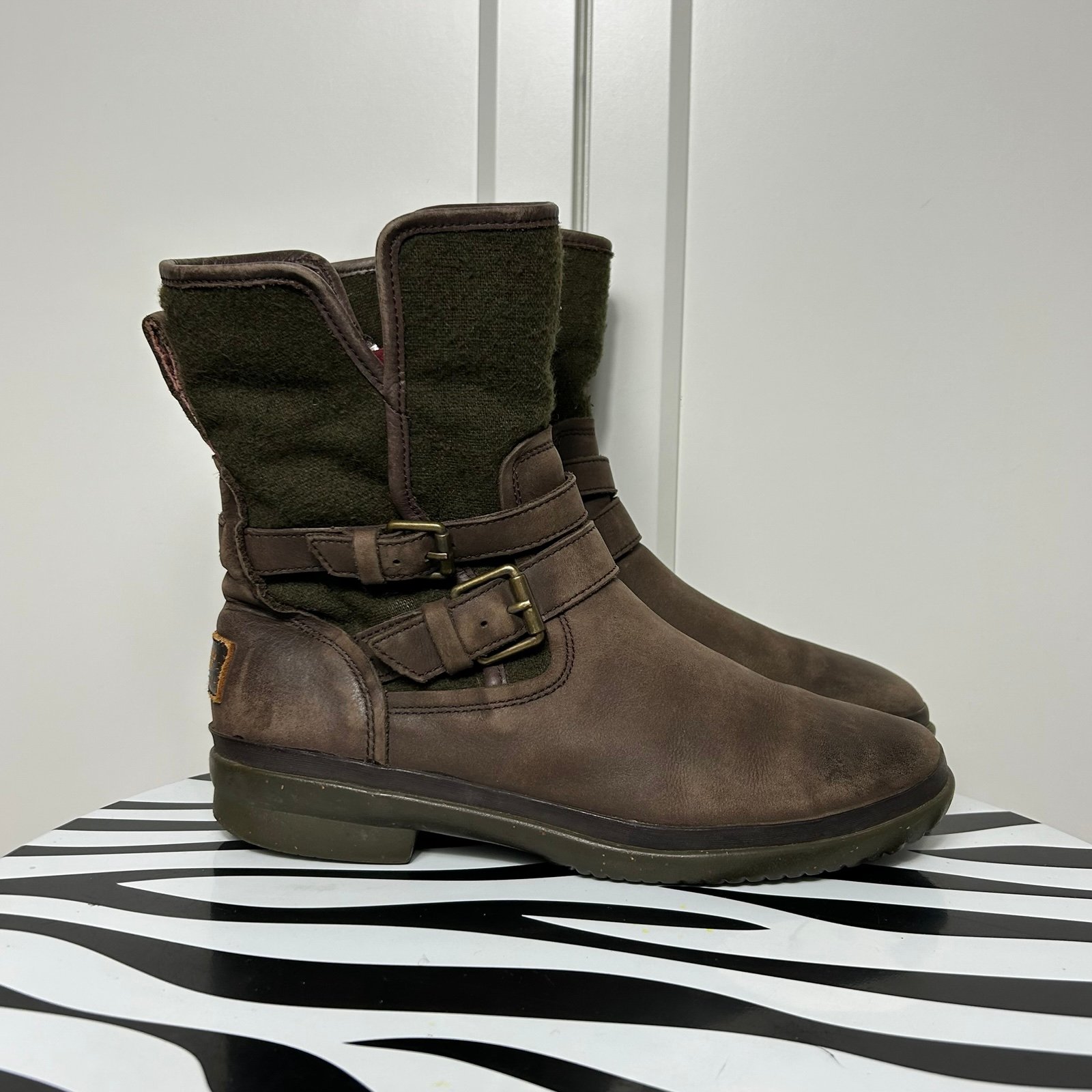 Ugg simmens brown leather buckle zipper boots