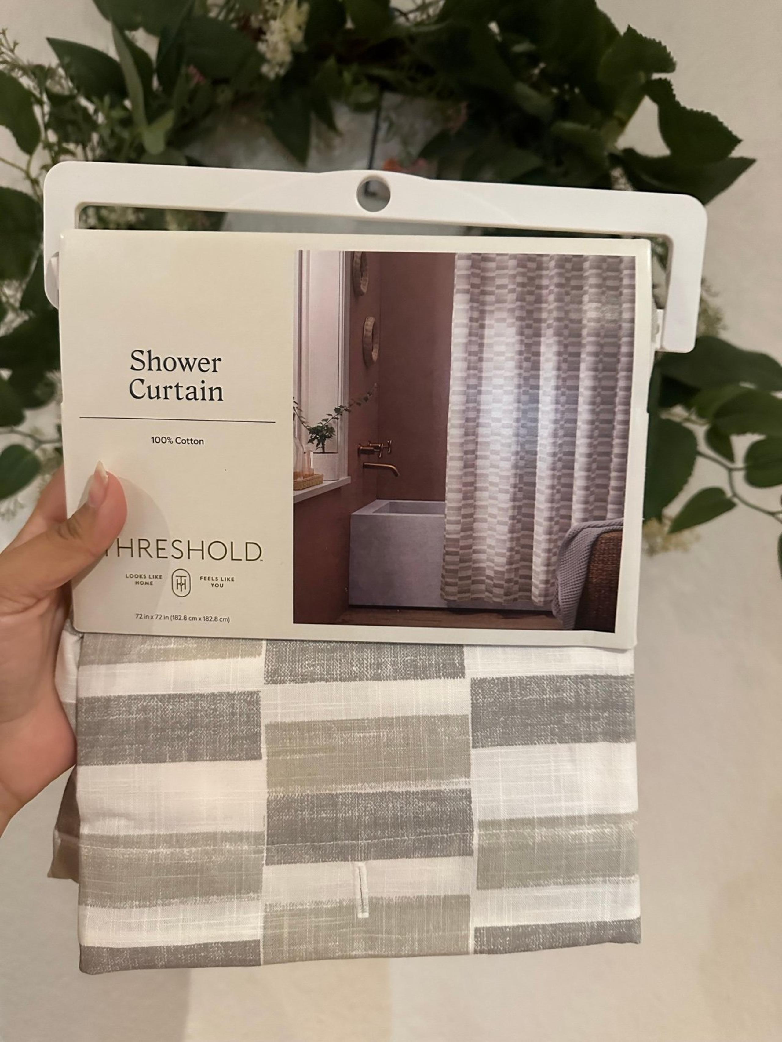 Colorblock shower curtain (72in x 72in)