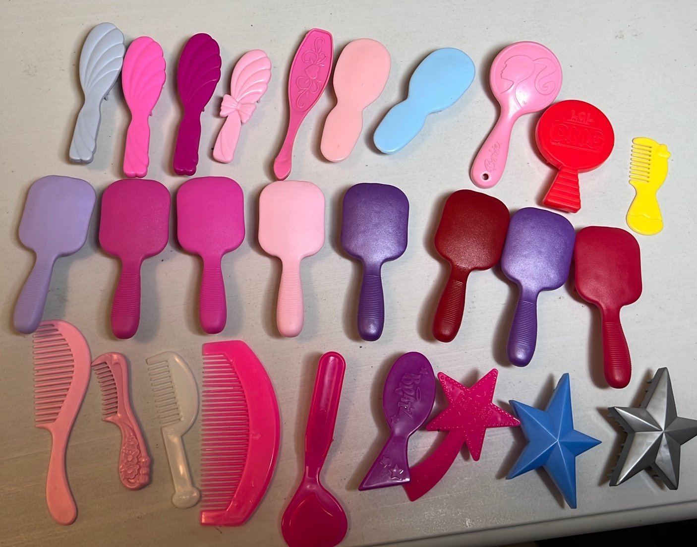 mart Huge lot of Barbie brushes and combs www.tiendascosmos.com