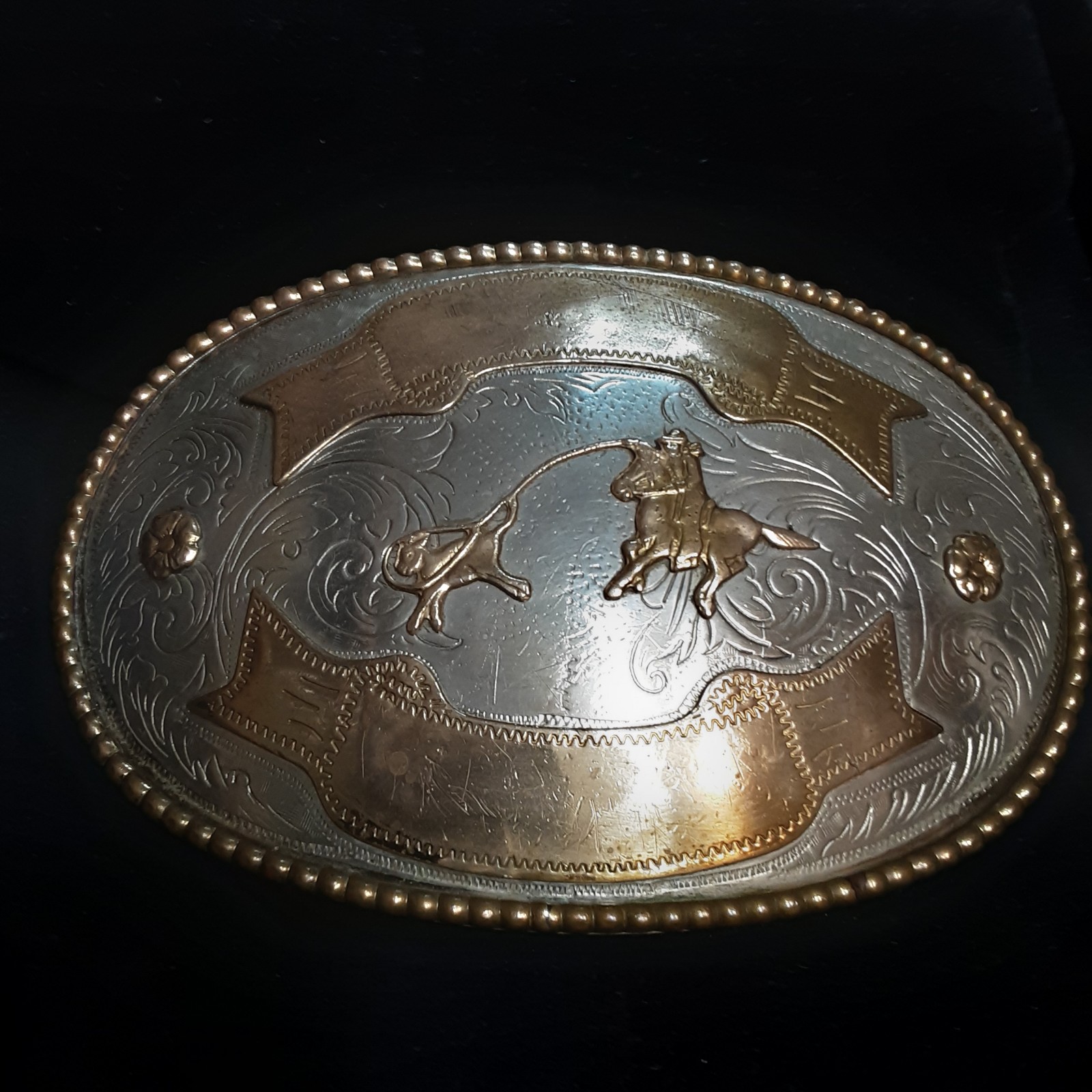 Elegant silver belt buckle with western design