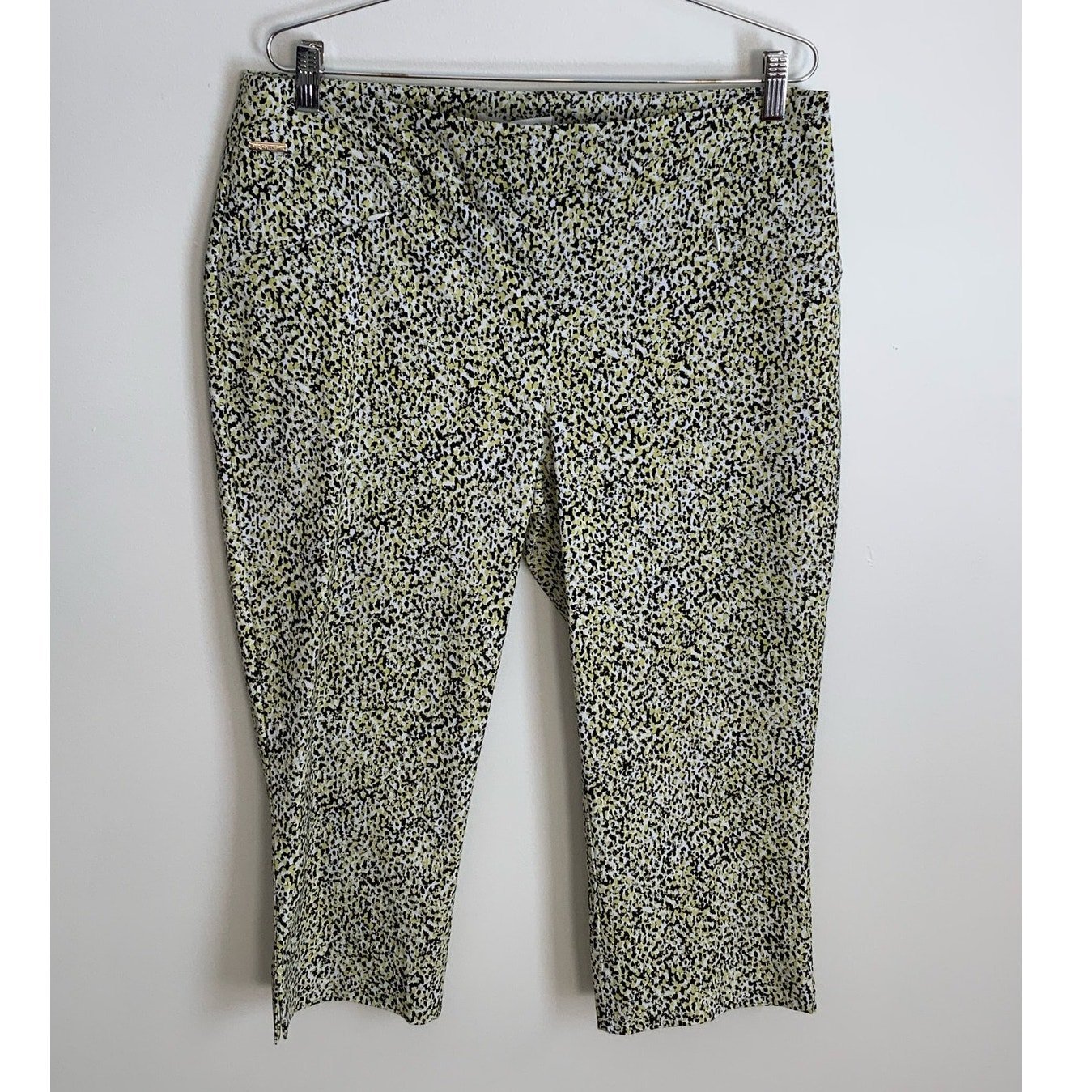 Renuar spotted capri pants NWOT