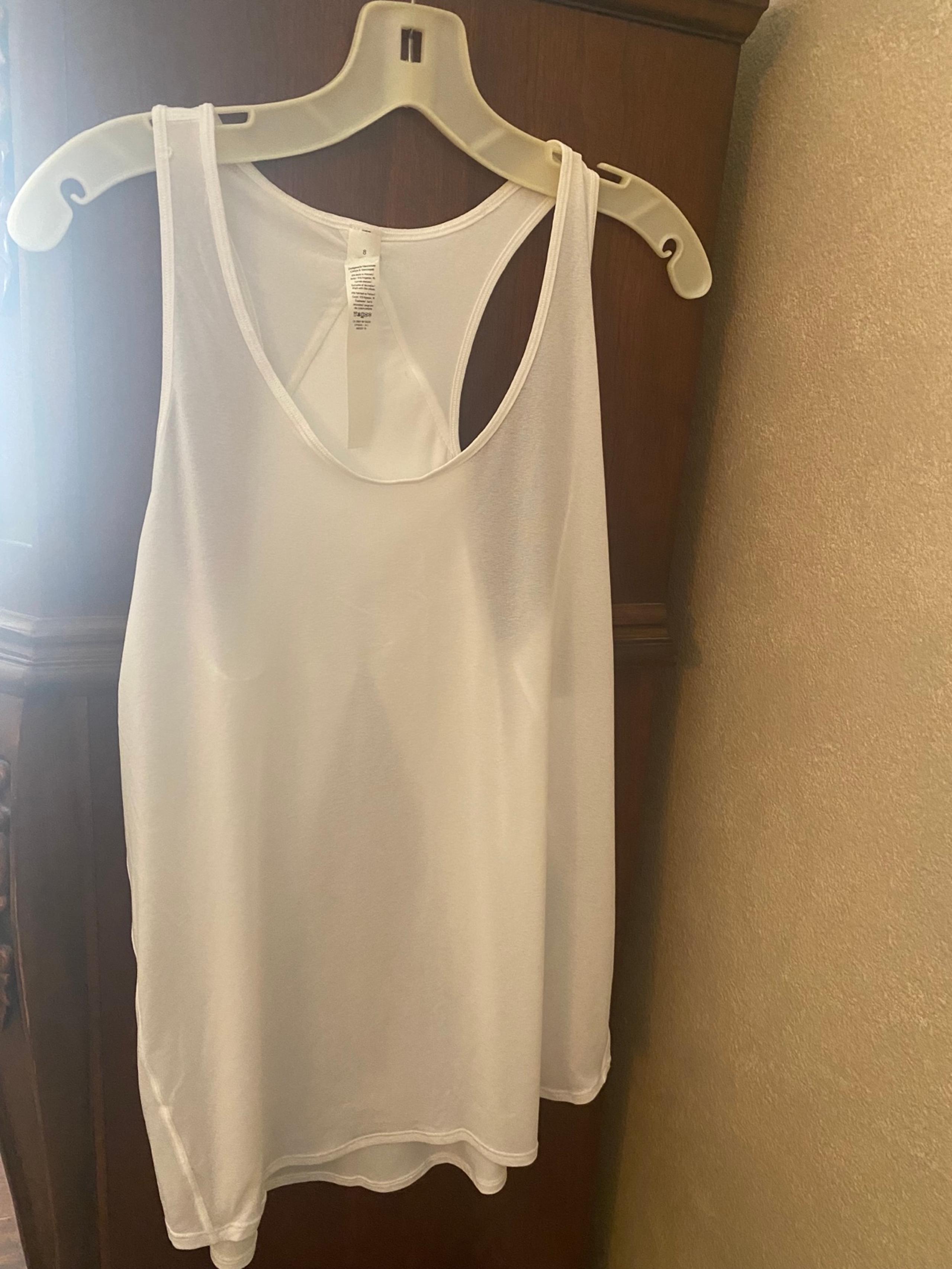 Lululemon Essential Tank Pleated Women’s white Racerback Top Size 8