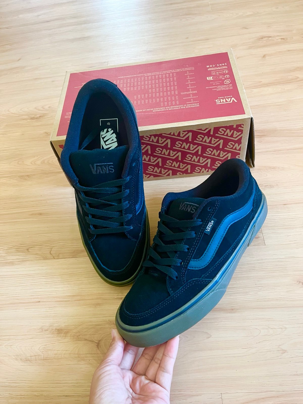 Vans Bearcat Black/Dark Gum - VN000DT239L Women 9.5 US Mens 8.0 US