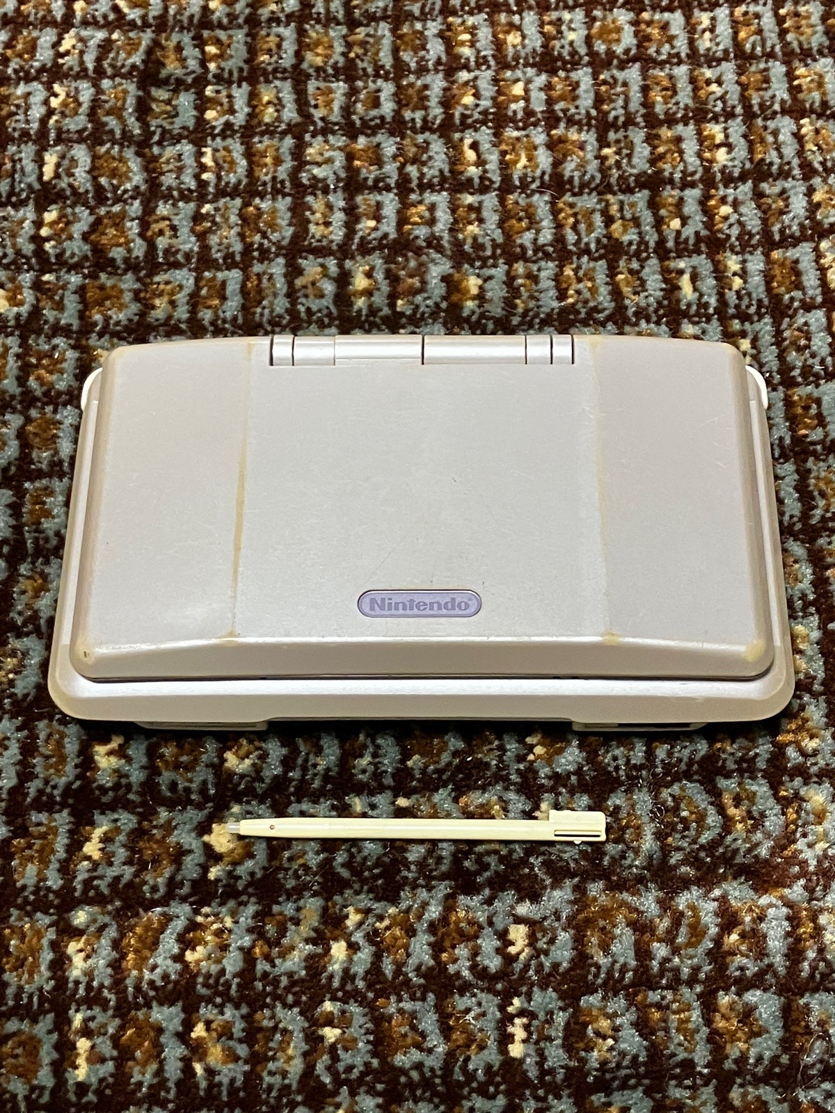 Nintendo DS Pokémon Center Mew Limited Edition