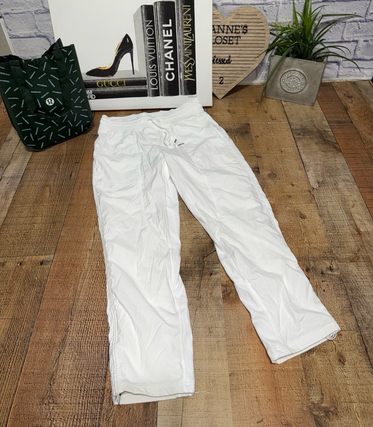 Lululemon Dance Studio Mid-Rise Cropped Pant White Size 6 double lined