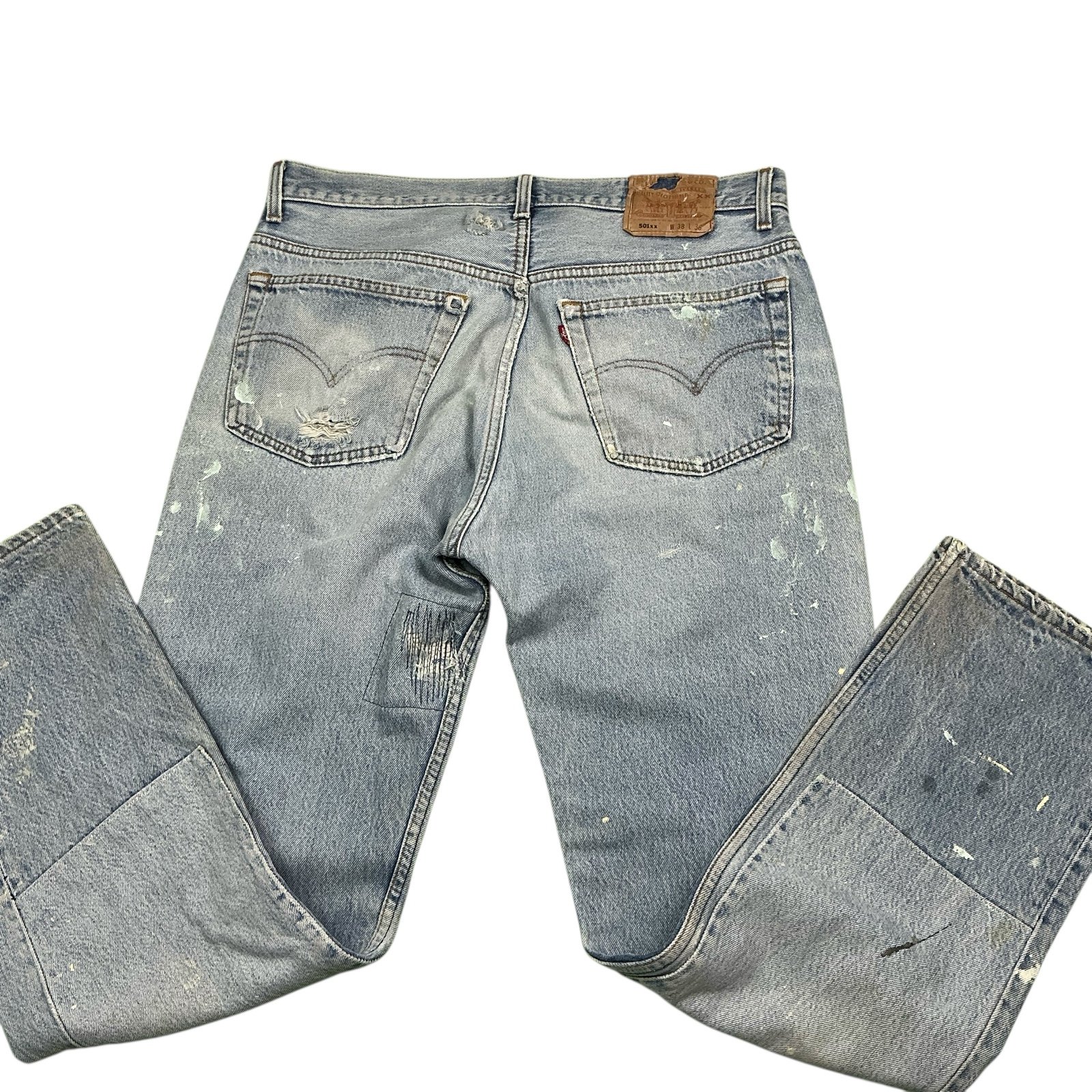 Vintage Levi’s 501 button fly 90s light wash straight leg jeans USA 35 x 31