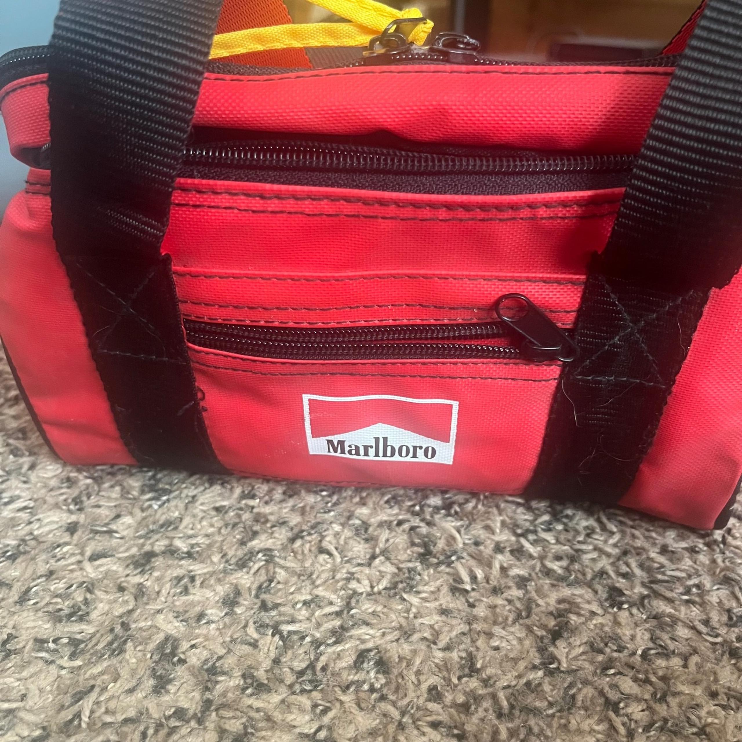 Vintage Marlboro Insulated Lunch Box Cooler Bag Red Black Zip Pockets Travel