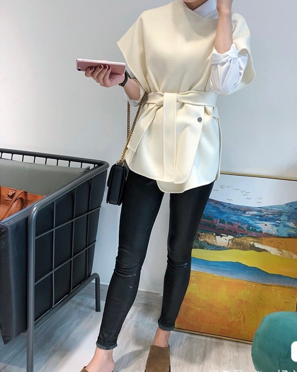 Cashmere wool cape in cream white