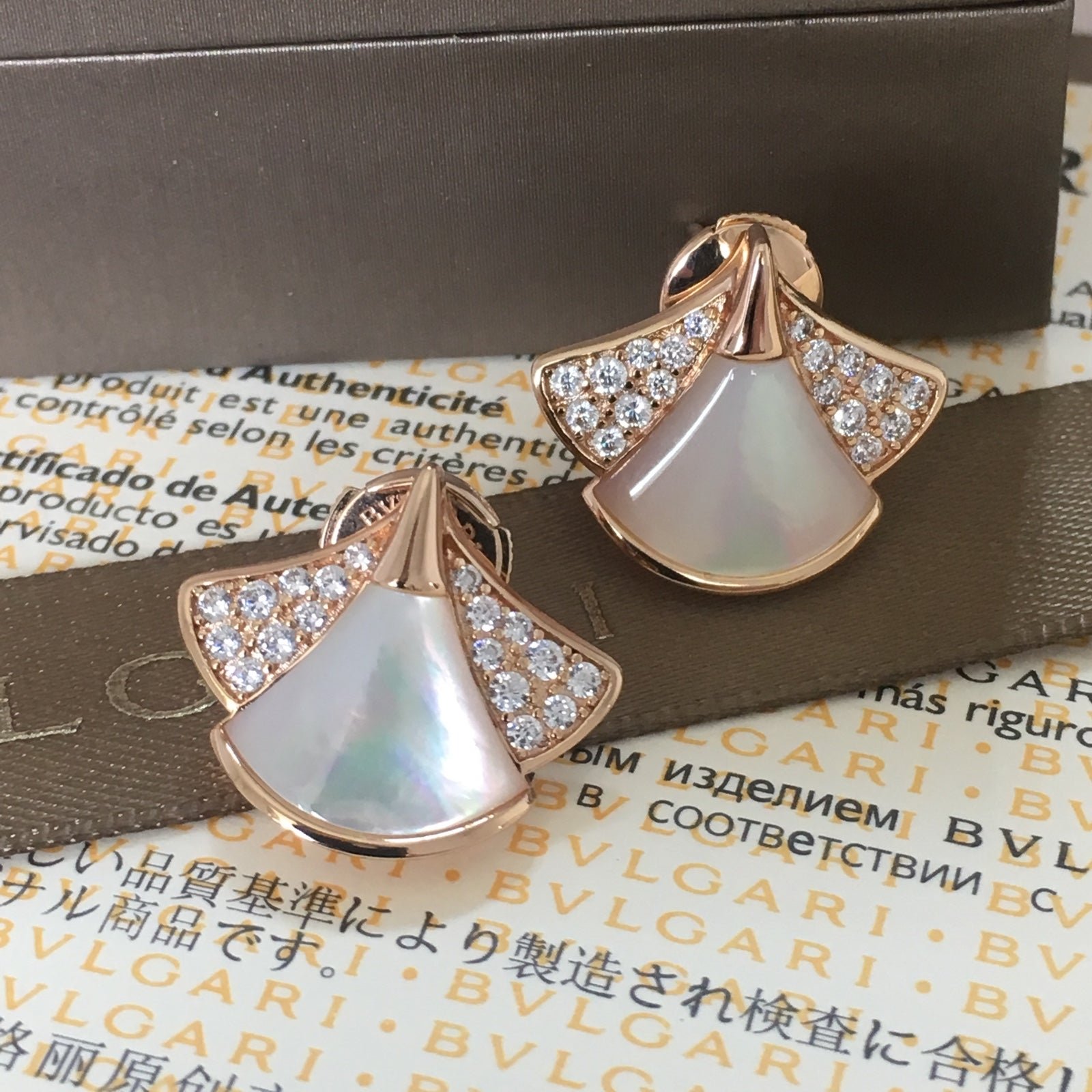 DIVAS' DREAM Pearl & Diamond Earrings
