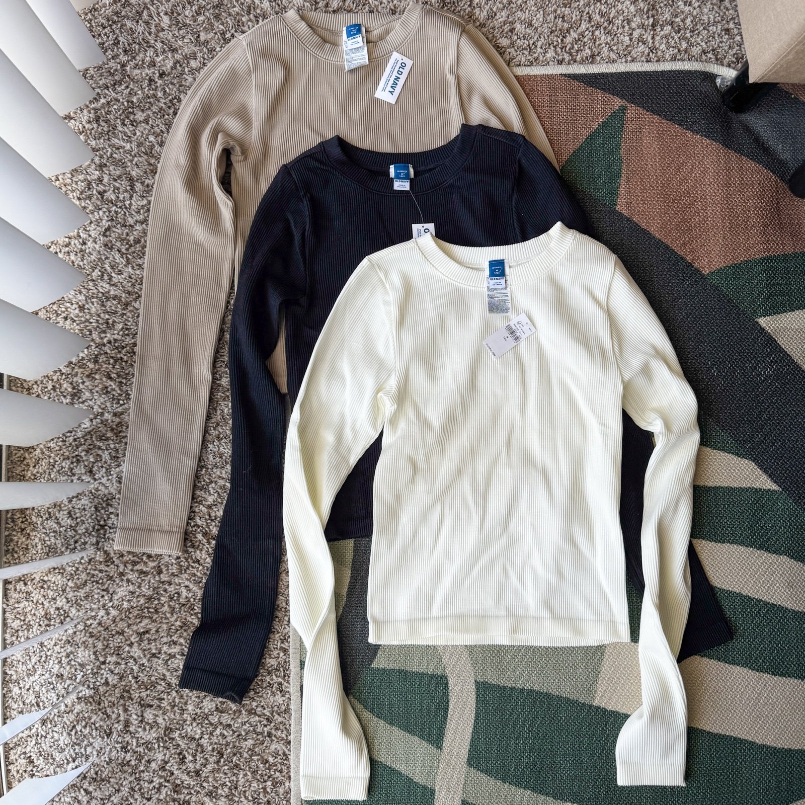 Old Navy | Bundle of 3 - Long Sleeve Fitted Seamless Ribbed T-Shirt