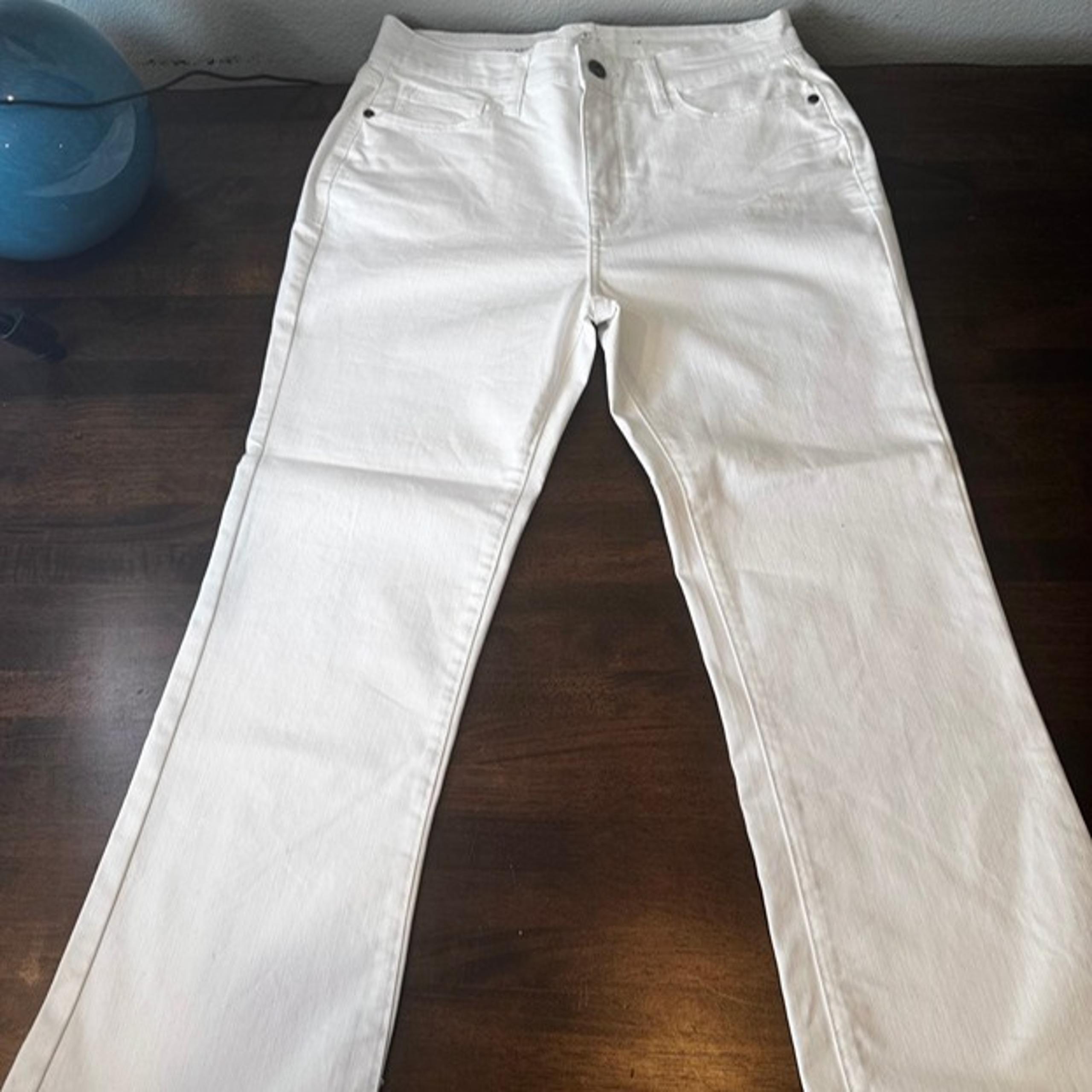 St. John's Bay Women's Cropped Flare Jeans Size 12-White