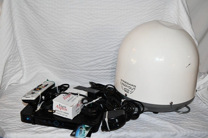 Winegard GM6035 Carryout G2 with satellite receiver box 515c3 4/23