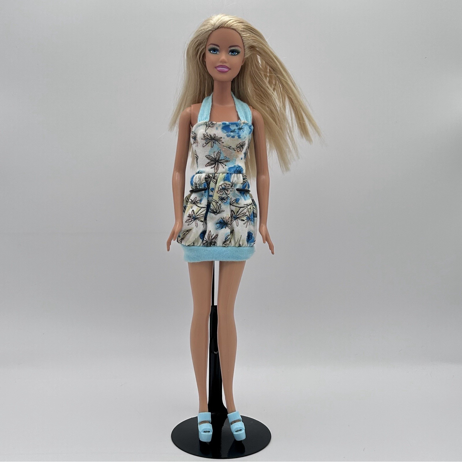 2008 Barbie Accessories Galore Pink Doll Fashion Fever Doll With Outfit