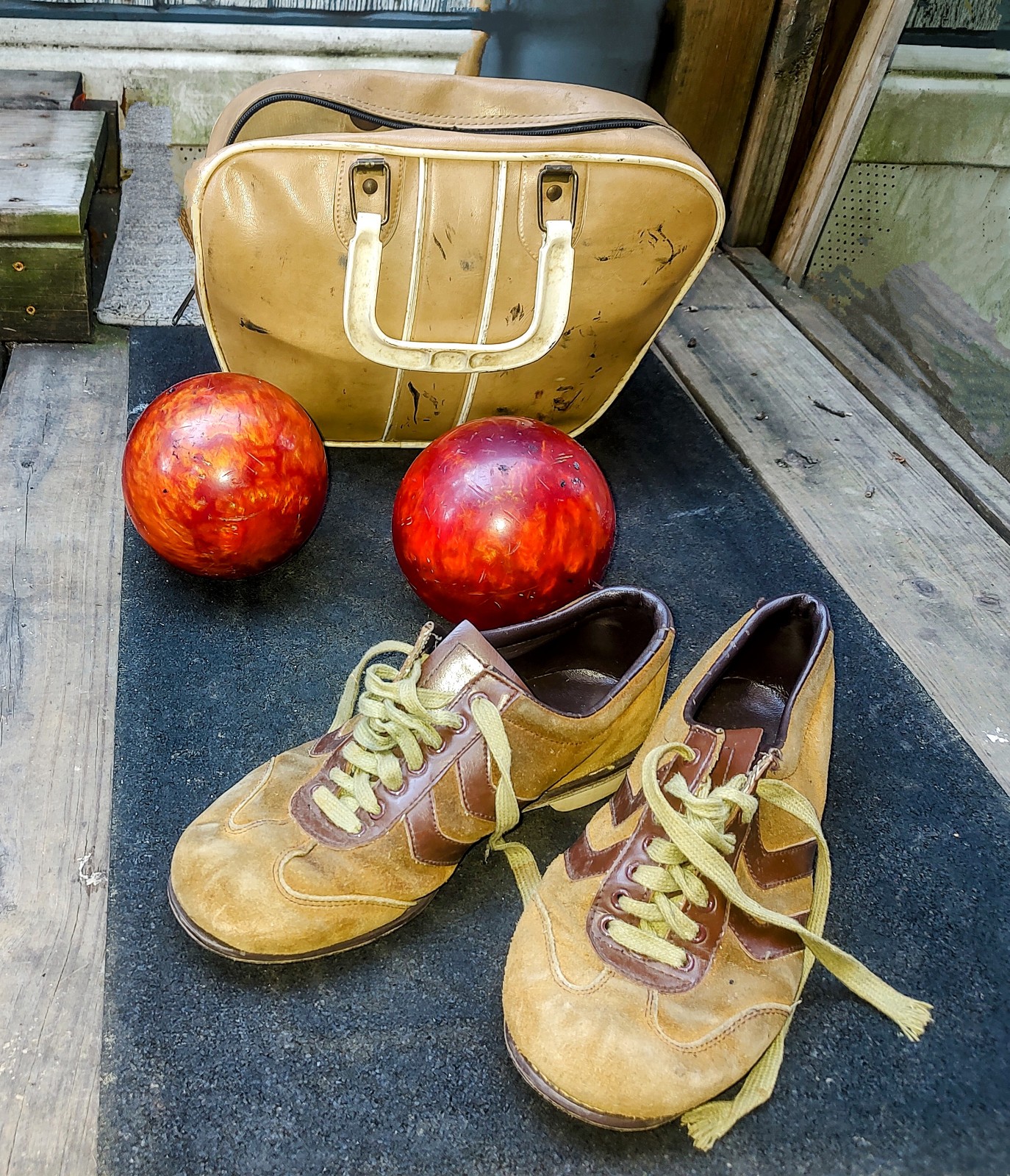 Bowling SET 2 DUCKPIN BALLS With Brown Ball Bag, Shoes size 9-10