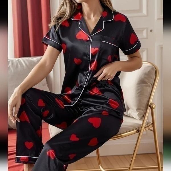 Women's Red Heart Print Black Pajama Set, Sleepwear and loungewear Size L