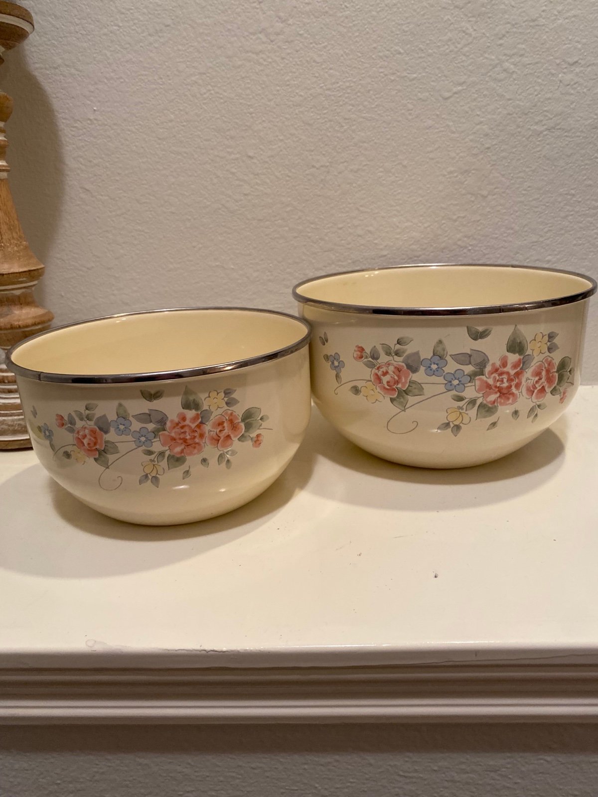 Vintage Pfaltzgraff Tea Rose Enamel Nesting Mixing Bowl (beige)