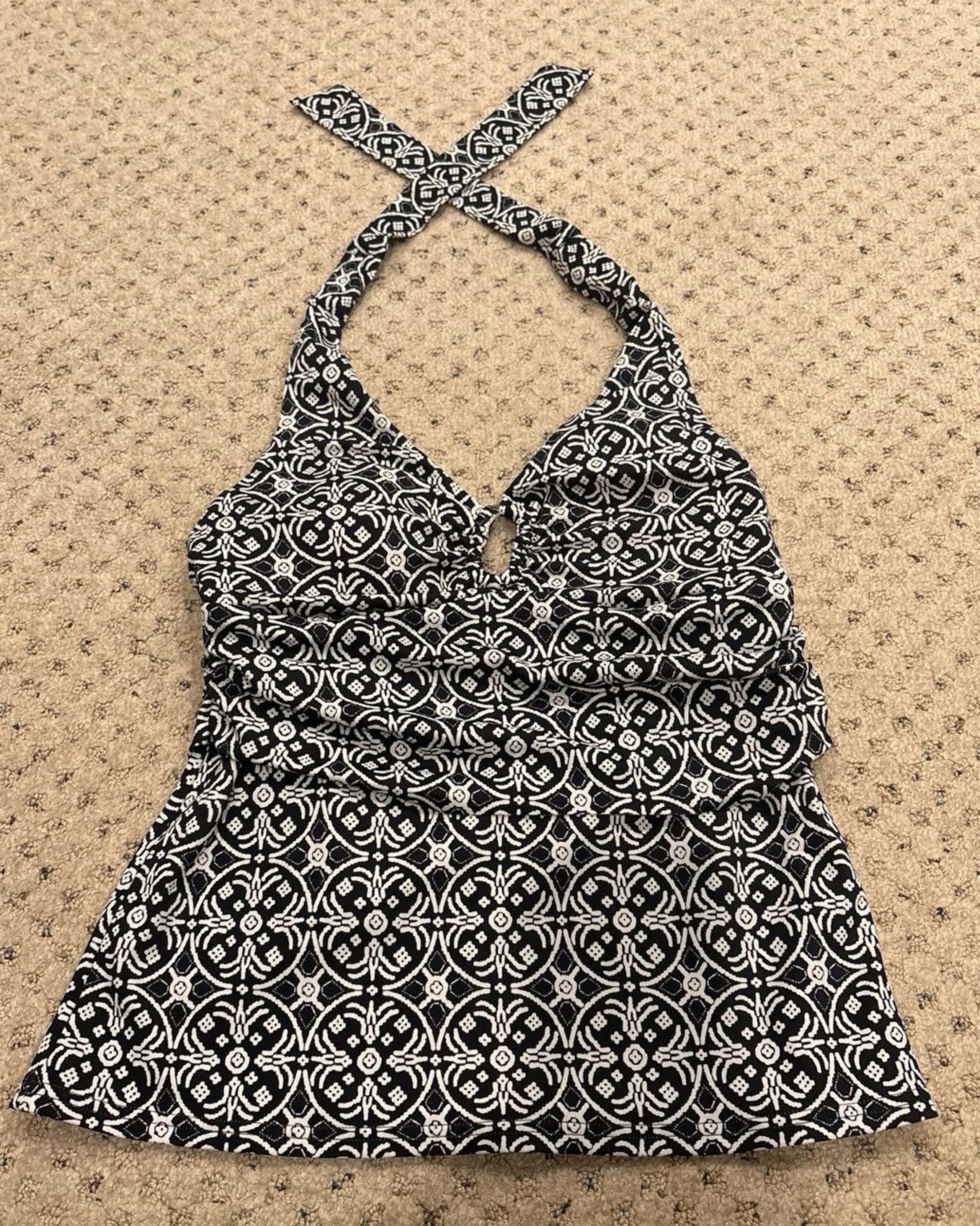Women’s Land’s End Swim Top Size 6