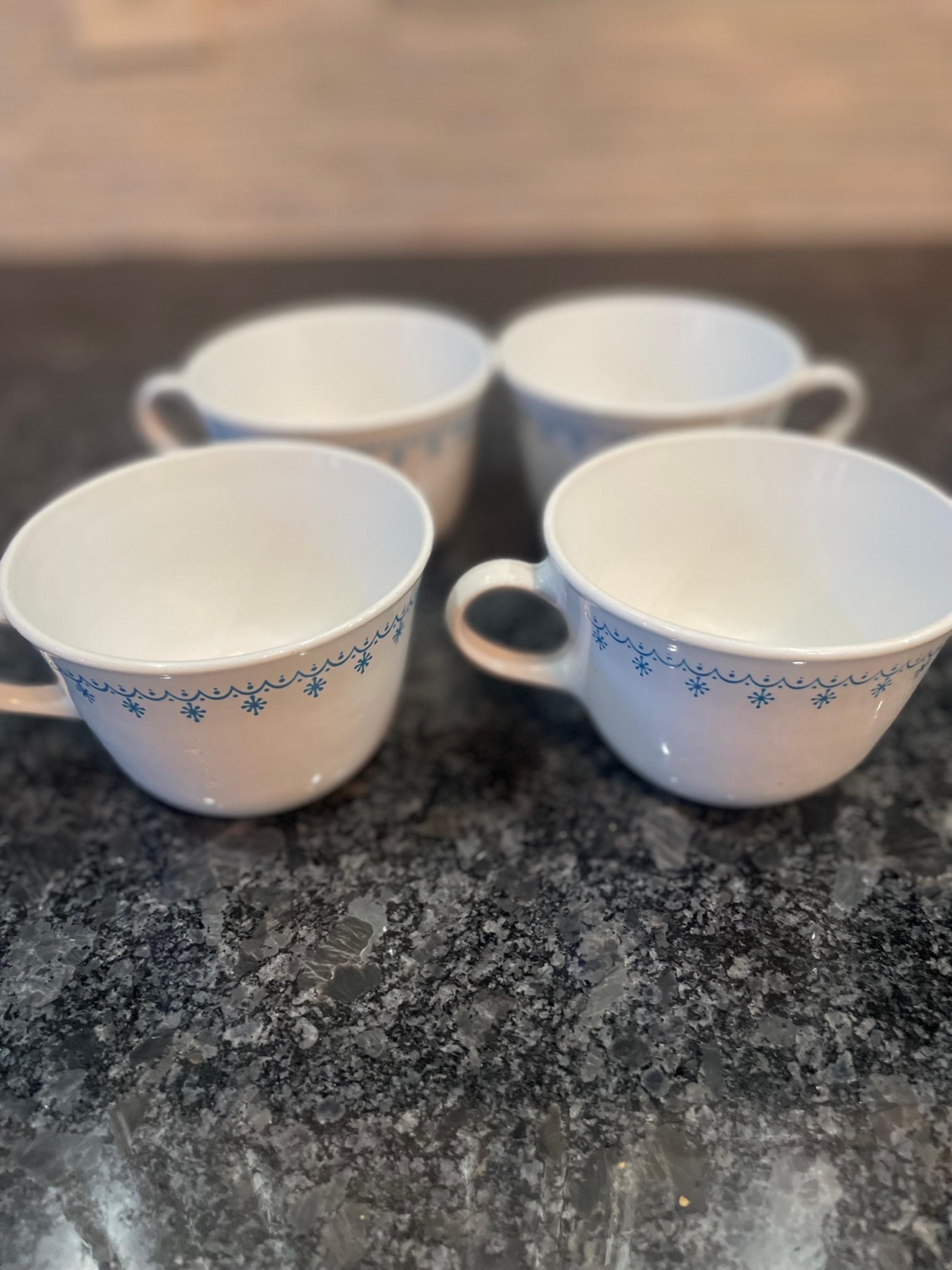 Vintage CORELLE CORNING Livingware Snowflake Garland Blue Tea Coffee CUPS Set 4