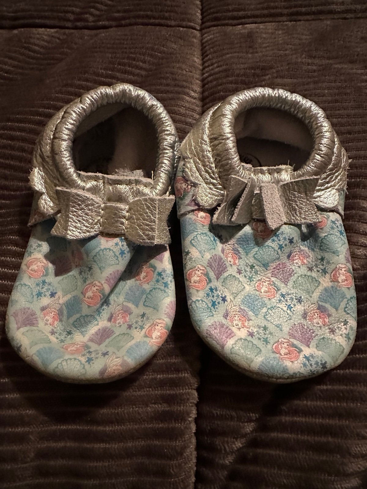 Freshly Picked Disney Ariel Little Mermaid moccasins size 7 EUC