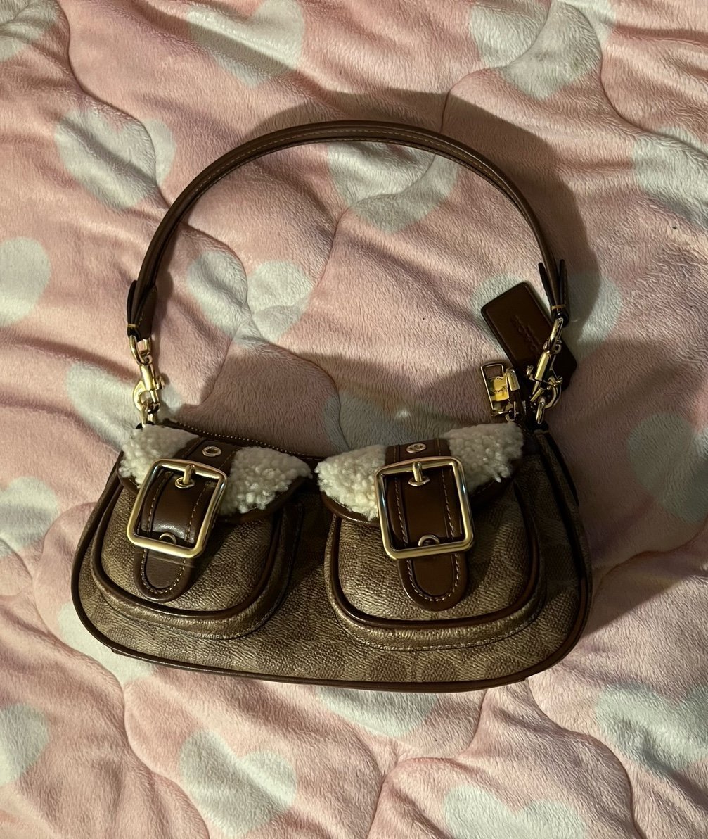 Coach Ashton signature