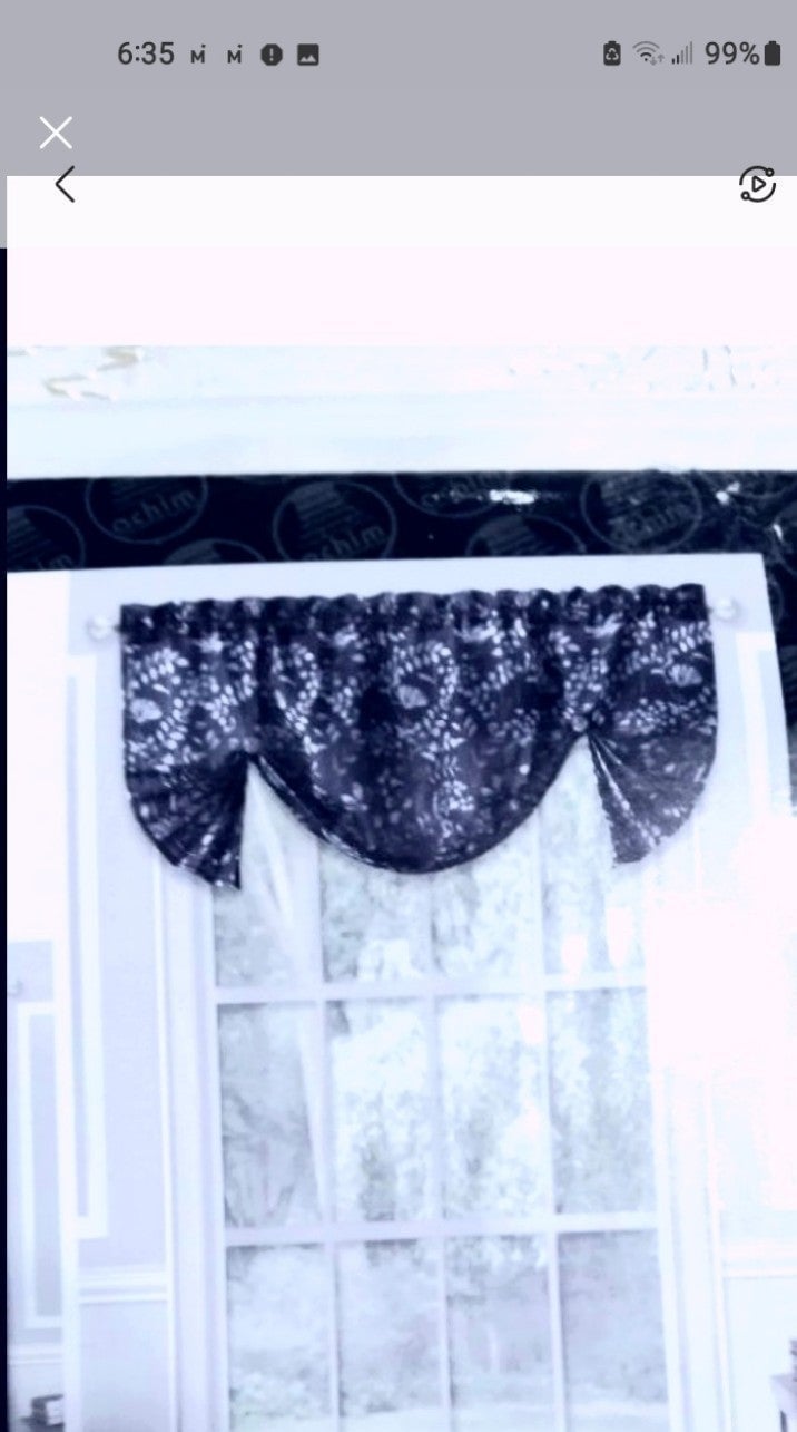 PAIR OF ROMAN STYLE CURTIN VALANCES