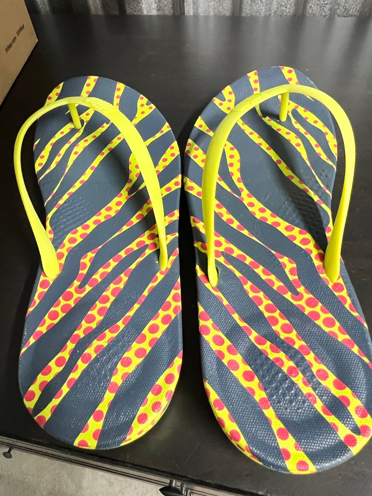 FitFlop Mens Iqushion Size 13 Flip Flop Lime/Atlantic Blue Mix BBC