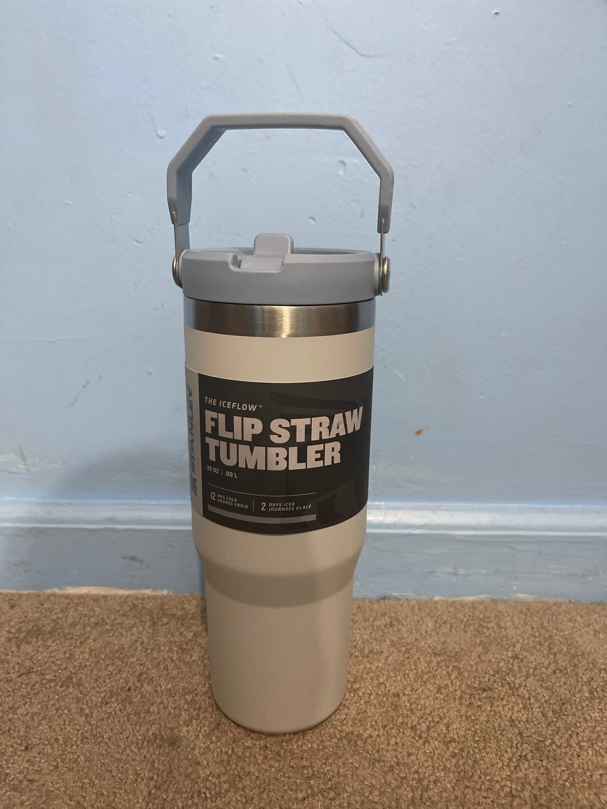 stanley light Gray flip straw